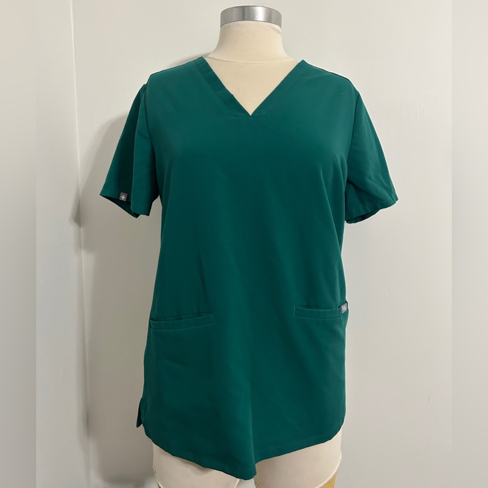 Figs scrub top